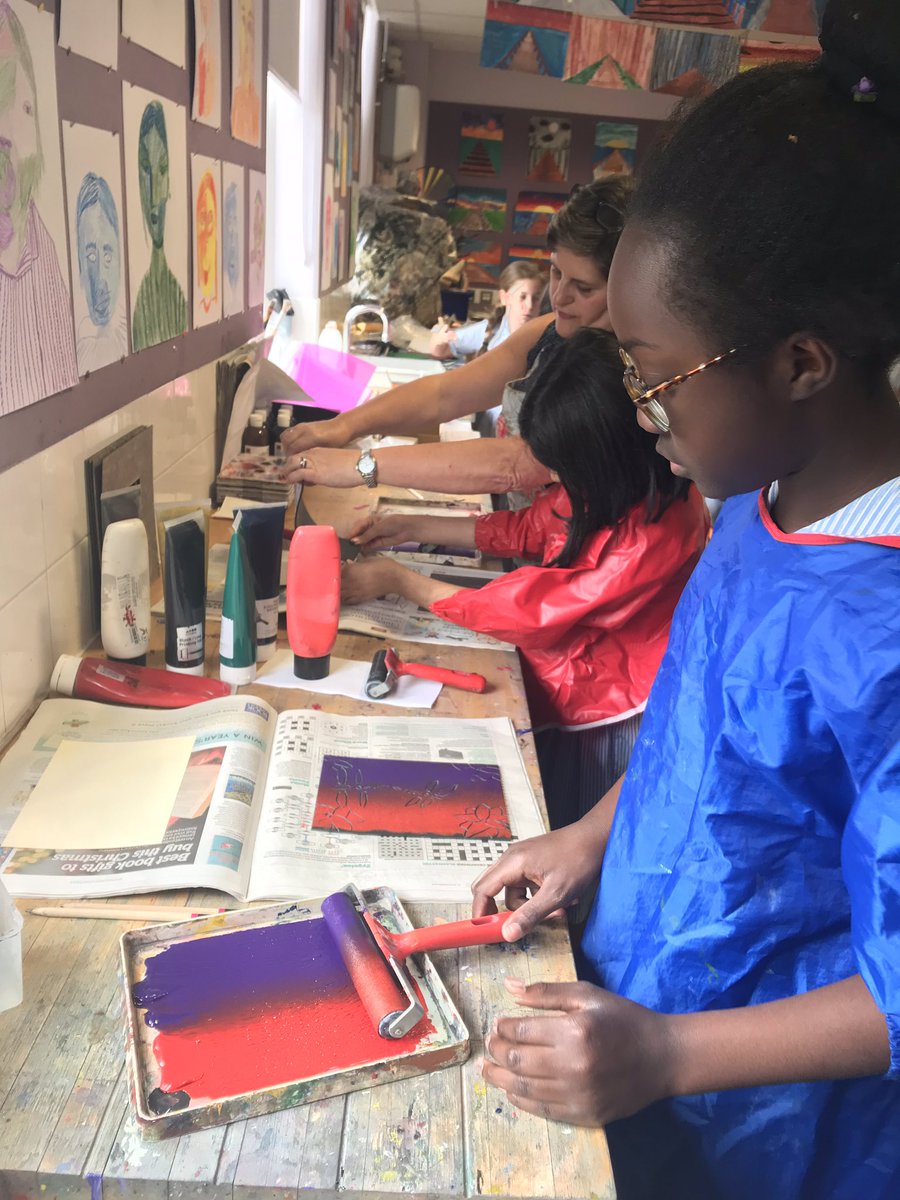 RMSCadogan's tweet image. 6M day of art, art and more art! Lino printing and zig zag books inspired by the Art Nouveau movement...a few plasters needed 😱 but amazing work produced #proud