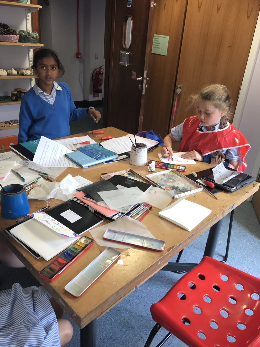 RMSCadogan's tweet image. 6M day of art, art and more art! Lino printing and zig zag books inspired by the Art Nouveau movement...a few plasters needed 😱 but amazing work produced #proud