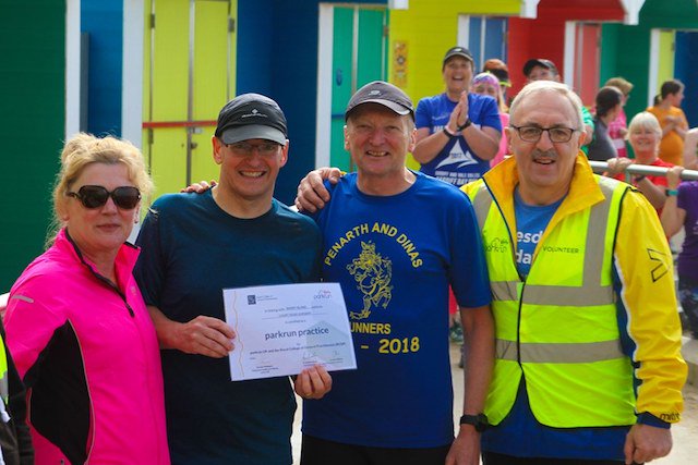 parkrunUK's tweet photo. More than 182,000 people took part in #GPparkrunPledge Day! ☀️

Staggeringly, over 1,200 GP practices are now signed-up as parkrun practices... 

Meaning more than 10% of all practices in the UK have committed to promote parkrun 🎉

👉🏿https://t.co/eFMNT2hdMp

🌳 #loveparkrun https://t.co/MraEO1AifP
