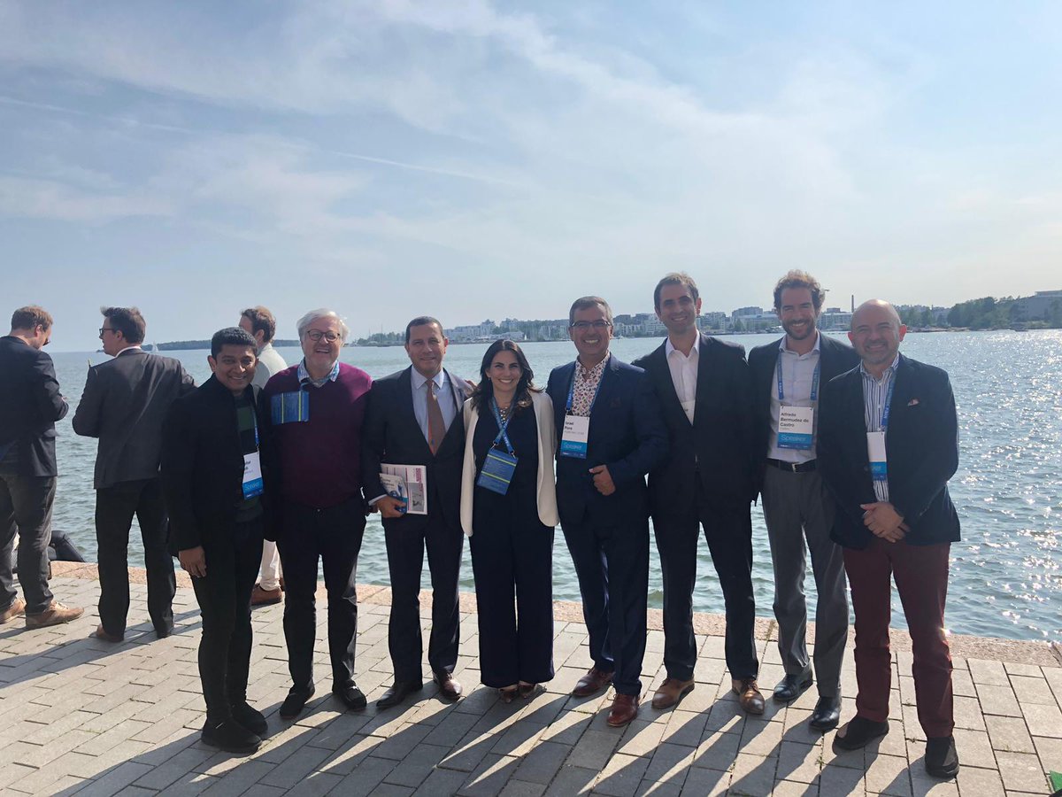 AlfredoBdC's tweet photo. Fantástico intercambiar conocimiento y buenos ratos con personas y amigos que lideran la inversión ángel en #ebanhelsinki2019. Enhorabuena a @EBAN_org por el encuentro! @XCala_ @ichaquiriand @rocamarcelo @izzyanglomex @hubBOG @javeirrodolfo https://t.co/xY1olWbN0l