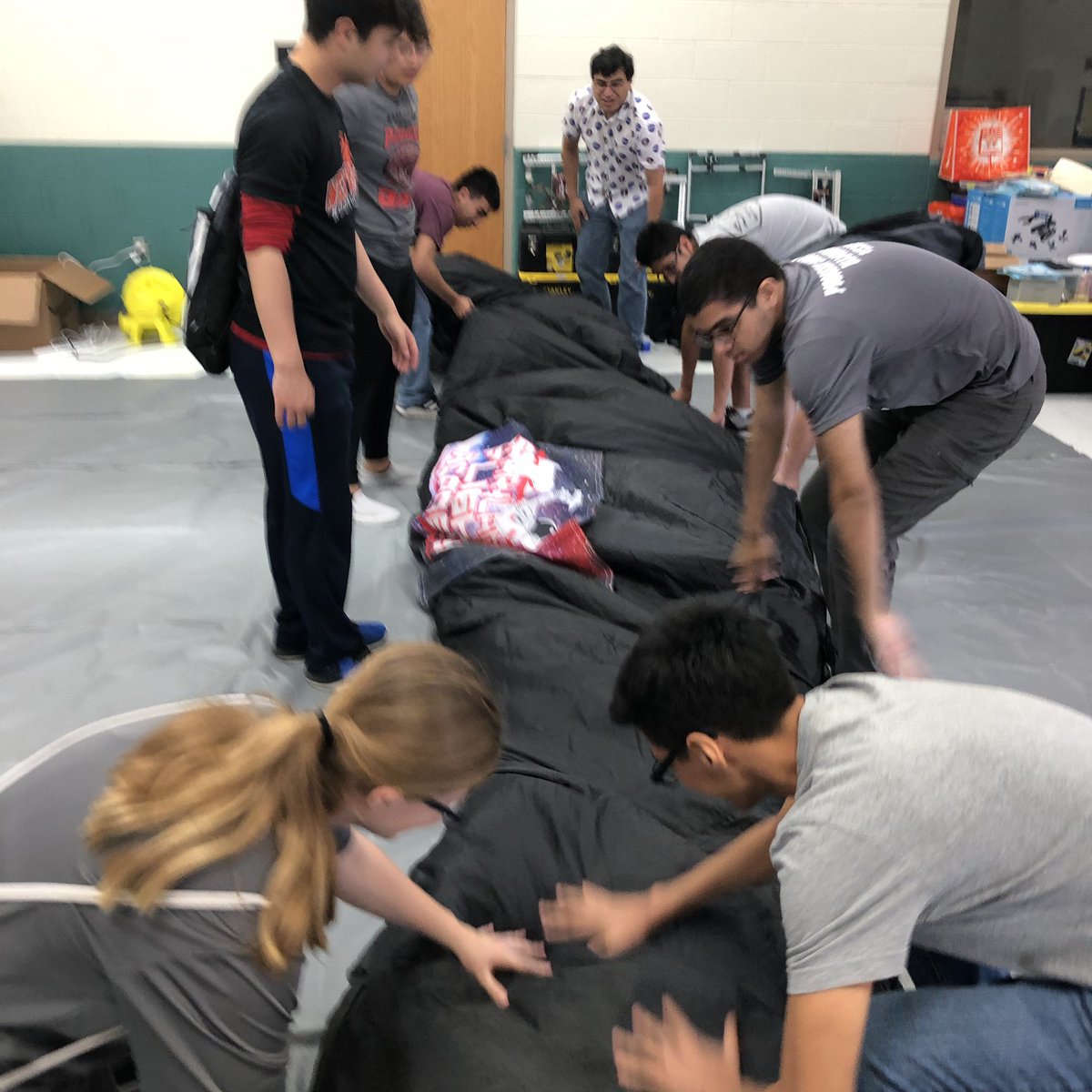 PioneerRobots's tweet photo. Day 3 of Sharyland Ignite STEM Camp was a blast. Rockets, a planetarium, and engineering at its finest. Thanks to Pioneer Robotics Club. @FIRSTRGV https://t.co/YOp4MzLxZB
