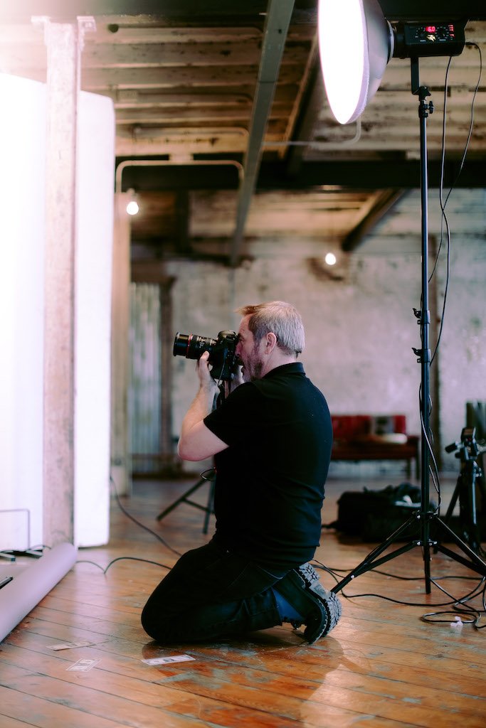 Throwback to the insanely talented Simon Fowler during the photoshoot for Express Delivery! 

#BTS #photoshoot #photographer #talent #teamwork  #actionmovie #stunts #fightchoreography #expressdelivery <a href="/Beauki3/">Beauki</a> <a href="/eloisecarrow/">🌿Agos Chaya🌿 || ◍Eloise Carrow◍</a> <a href="/KiFilms/">Ki Films</a> @SingerFilmsUK <a href="/simonfowler54/">simon fowler</a> Katie Edwards
