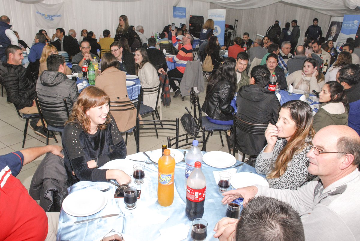 SinPeCor's tweet photo. Reunión Informativa @SinPeCor en #Arroyito
Se realizo para afiliados de esta ciudad, #Transito, #ElFuertecito, #ElTío y #LaFrancia. Compartimos un grato momento, donde los compañeros conocieron las ultimas novedades del gremio.
#YoelijoSinpecor
#BuenMiercoles
#Petroleros https://t.co/CfQB9aBC2Z