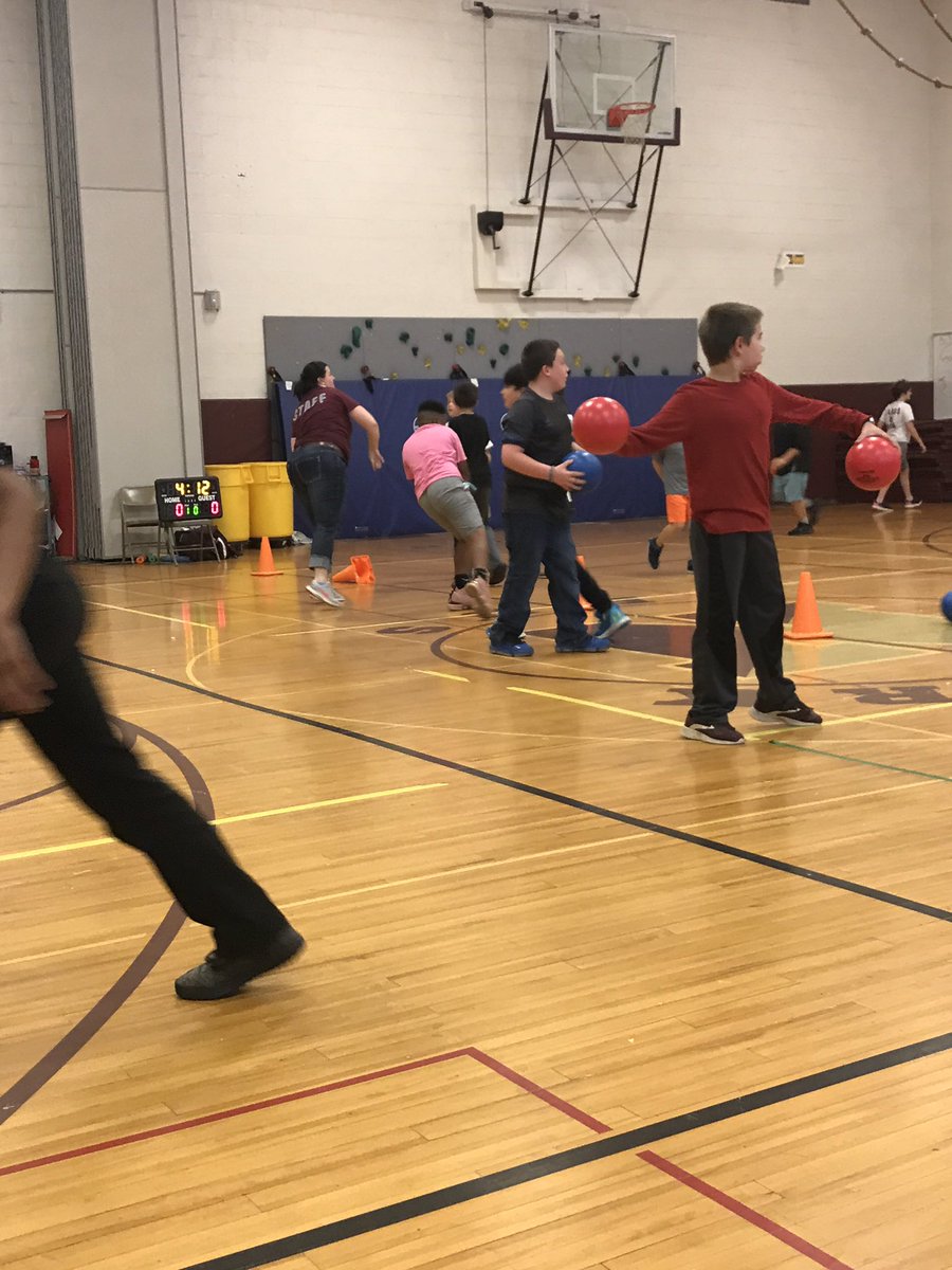 lfzalacca's tweet image. Some days it’s about the learning. Some days it’s about building community and having fun. Today, we were able to choose the latter. Loved playing castle ball with my students and visiting with the Newark Pilots!  Making our last days together count. 💕#ChoosejoyNCSD @Newark_KS
