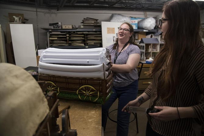 rrstar's tweet photo. This weekend @Midway_Village brings "The Oregon Trail" to life — watch out for dysentery!
https://t.co/q8eCT5YDug
🖊️by @derrickhmason https://t.co/zZps496VMl
