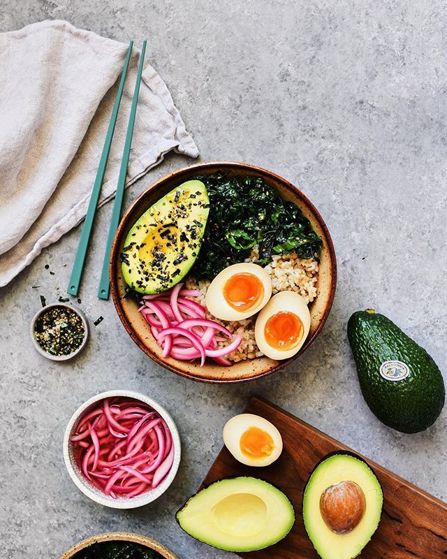 This magical bowl of California Avocado, Shoyu Egg, Hapa Rice (half white and half brown rice), Furikake, Green Onions, and ribbons of Kale massaged with a Sesame Vinaigrette has been on repeat as of late. I love the combo of buttery, perfectly ripe and … bit.ly/2MvE01m