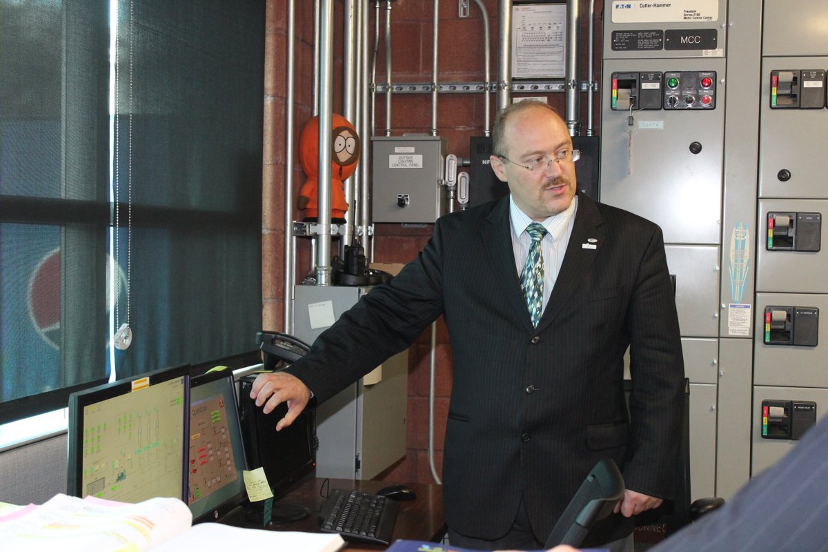 calstatelaecst's tweet photo. So proud of Dr. David Blekhman for being selected as a Fulbright Distinguished Chair in Alternative Energy Technology, and for being the FIRST professor in the Cal State system to be named a Fulbright Distinguished Chair in Alt Energy Tech. @FulbrightPrgrm #WeaAreLA #ECSTPride https://t.co/9oDY6P6r18