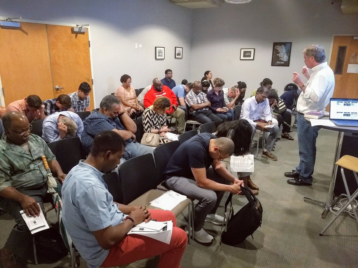 This morning leaders from across the city gathered to pray together and share updates on ongoing united prayer and action this summer.
.
While we celebrate the beauty that #HandsAcrossChicago was, our hearts break for the ongoing brokenness of the violence that continues.