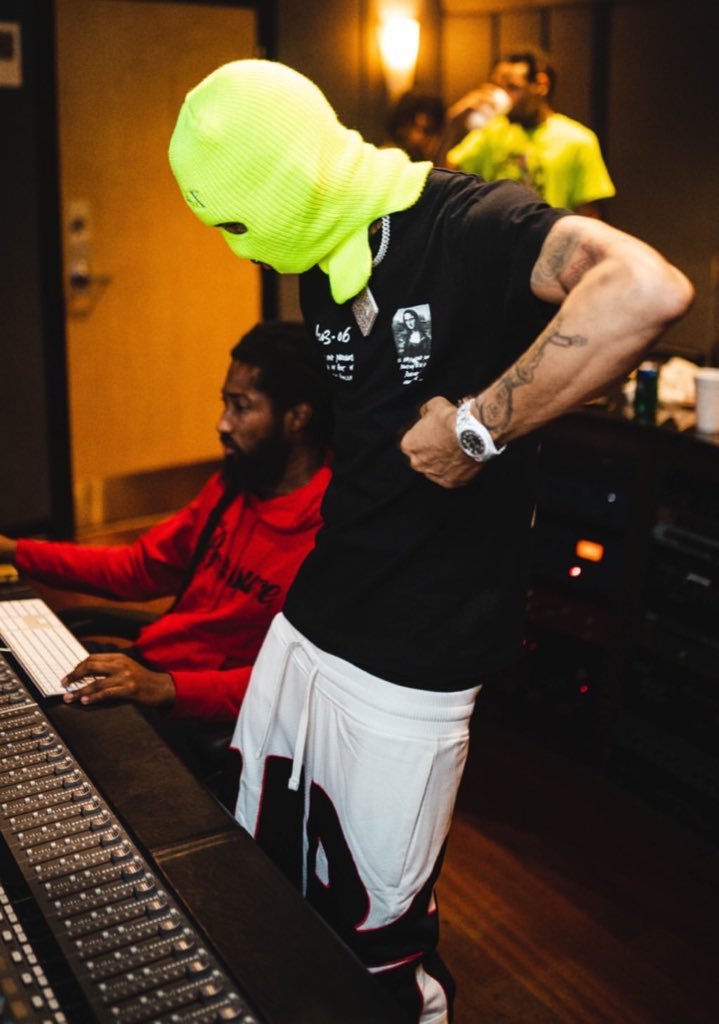 PatchwerkStudio's tweet image. We provide the professional audio engineer and studio setting. You provide the creativity and in this case accessories to get in your zone. 😬 #studio995