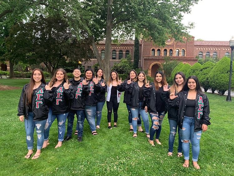 LSGSororityInc's tweet photo. New Roses? Fresh Letters? 😍 Please give a huge welcome to the 10 beautiful red roses at California State University, Chico- Mu Chapter 🌹✨ #ΛΣΓ #Since1986 #Spring2019 #MuChapter #WearYourLettersWednesday https://t.co/f0lDaTbzEV