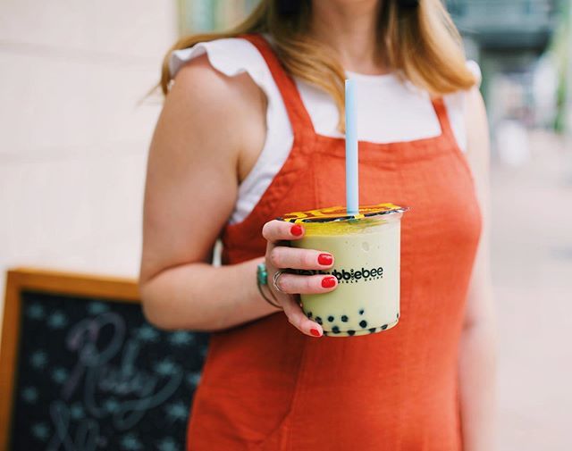mybubblebeehive's tweet photo. Have you tried our Matchacha?! Made with premium fine-ground matcha, coconut milk and organic honey boba itβs sure to be a healthy and delicious hit this summer π Pro tip: try it blended or sweetened with organic honey for extra deliciousness! #mybubβ¦ https://t.co/h9Mdg4tj8n https://t.co/tYuK4Eu5Aa