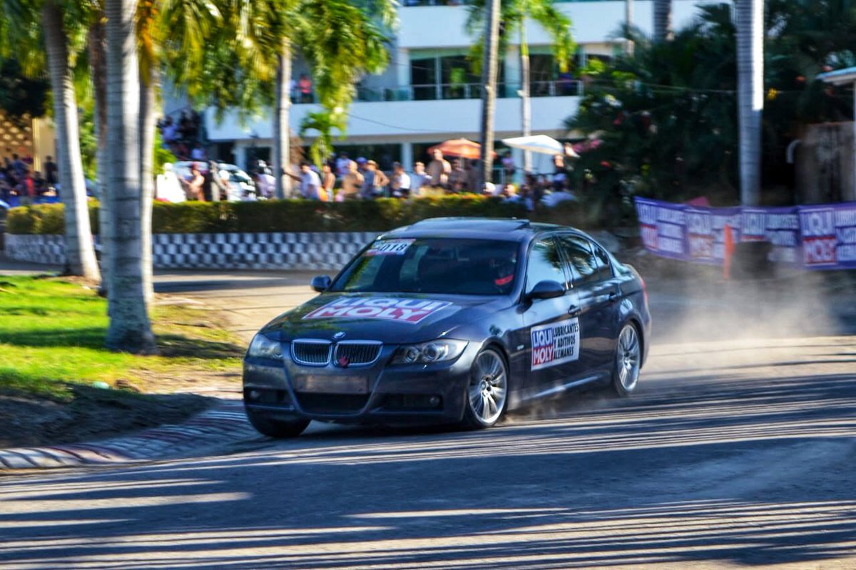 mapamartinezg's tweet photo. Lo más importante es divertirse!! Y si que me divertí con este juguete 😏🚘🤗
#carfasttrack #liquimoly #teamliquimoly #e90 #bmw330i #racing #motorsport #womeninmotorsport #bimmer #bmwe90 https://t.co/QToRyHrg0C