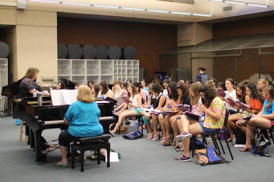 utsachoircamp's tweet image. Choir camp is right around the corner, and there's still time to register! Visit utsamusiccamps.com today to learn more and register! 🎼💙🧡🎵🎶