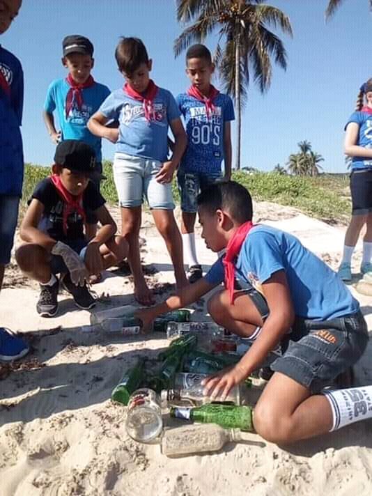 educacion_del's tweet photo. El Medio Ambiente debemos cuidarlo todos los días, ese es el Futuro de nuestros hijos y de nuestro planeta. En la habana del este los niños protegen sus playas.
  #Cuba   #MedioAmbiente   #TareaVida @CubaMined @provincial_la https://t.co/8a0jsalBqn
