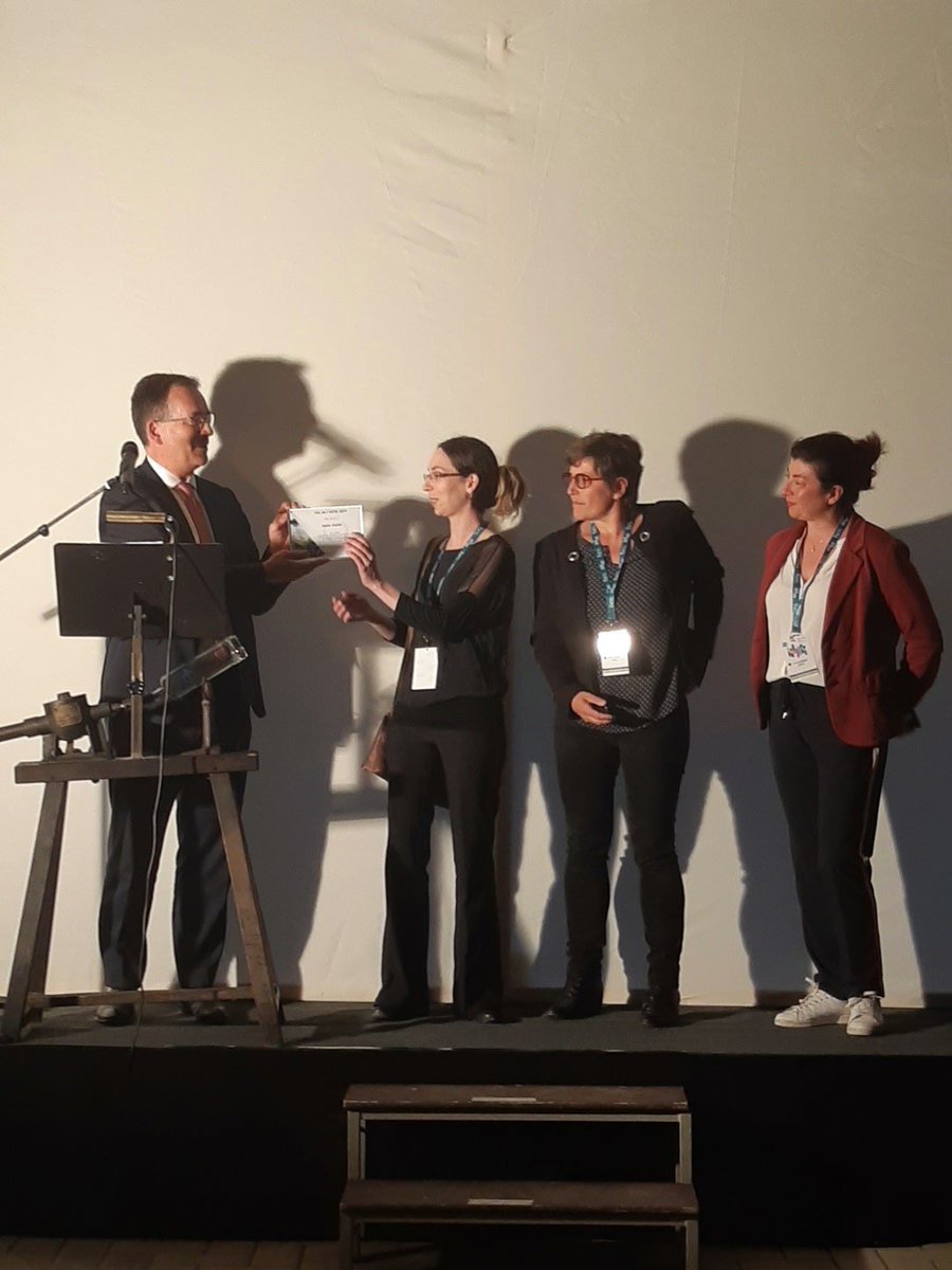 revue_tsm's tweet image. 🏆Prix de la recherche de l'#Astee2019 revient à 2 lauréates
➡️ Cybill Staentzel - restauration #milieuxaquatiques @engees_ecole
➡️ Elodie Suard - bioréacteurs à membrane à l'échelle industrielle @irstea @Le_SIAAP
Remis par le président, Christophe Perrod, de l'#Astee🏆