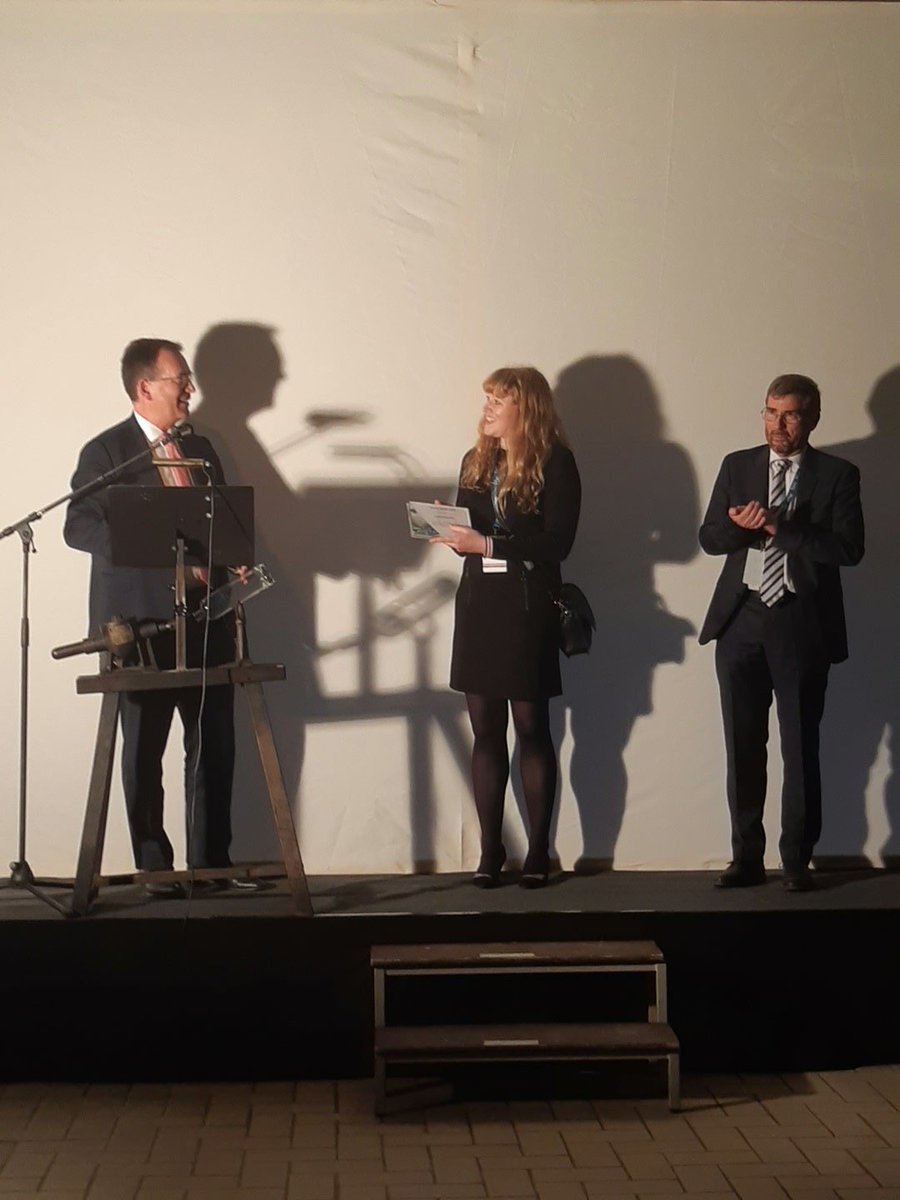 revue_tsm's tweet image. 🏆Prix de la recherche de l'#Astee2019 revient à 2 lauréates
➡️ Cybill Staentzel - restauration #milieuxaquatiques @engees_ecole
➡️ Elodie Suard - bioréacteurs à membrane à l'échelle industrielle @irstea @Le_SIAAP
Remis par le président, Christophe Perrod, de l'#Astee🏆