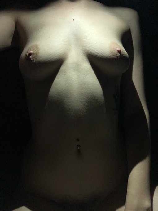 Shawn Hayes - 1 pic. I love @samanthahayesxo perfect tits 😈 https://t.co/fubKnNPcrW