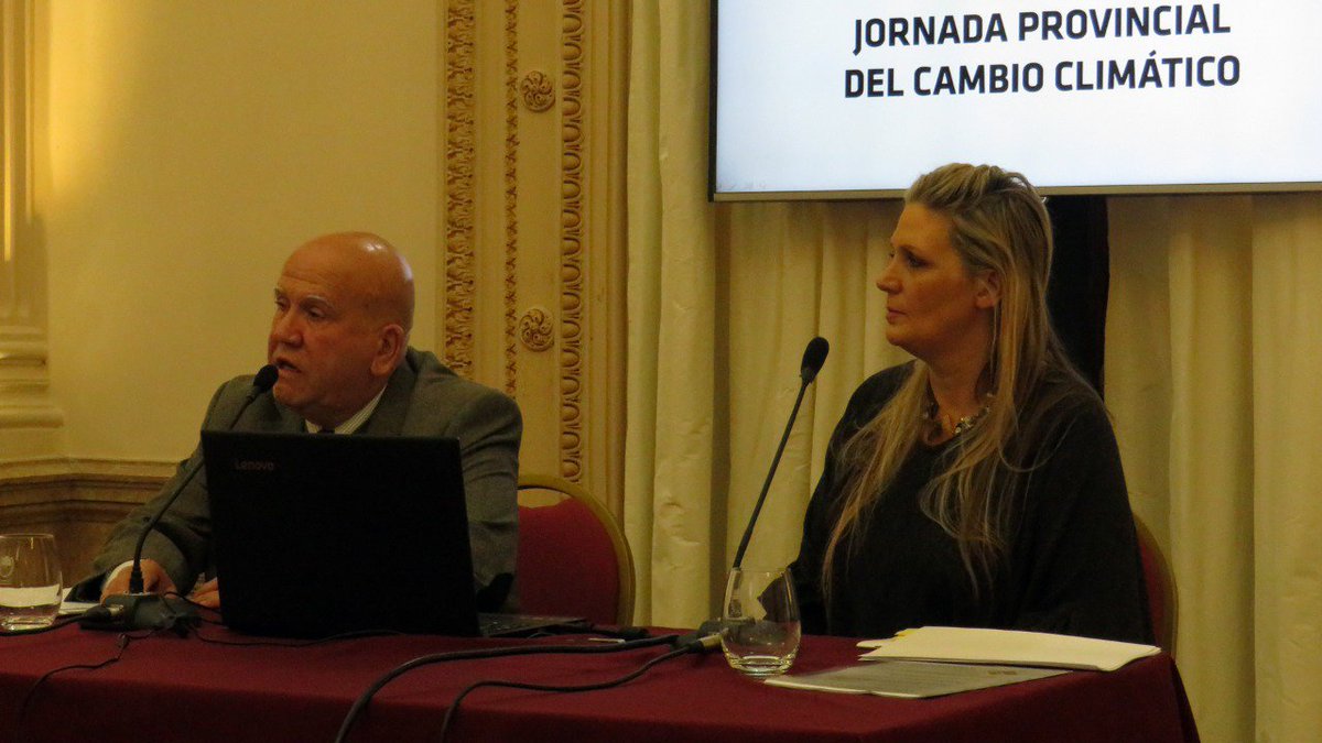 SecEEnergiaSF's tweet photo. @SperanzaJacinto @GeeseVeronica @GobSantaFe @MiguelLifschitz @FundacionFNGA Seguimos en la Jornada Provincial de Cambio Climático 🌎 en el #DíaMundialDelMedioAmbiente junto a @GeeseVeronica @SperanzaJacinto y @sebalag #ExperienciaBiobus 🚍#Prosumidores 💡 #Bioenergías Iniciativas con #EnergíasRenovables que cuidan el Ambiente 🖒 @GobSantaFe https://t.co/vJXgvhUIK2