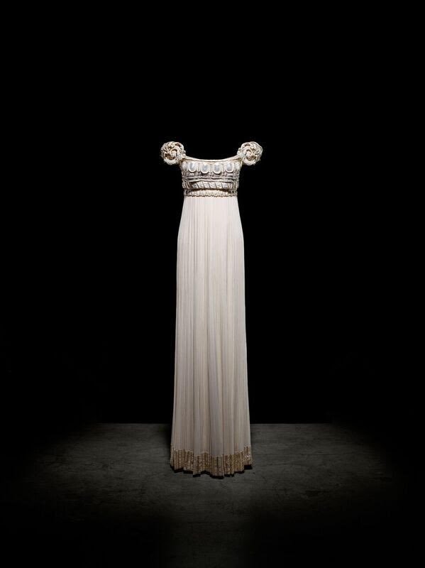trajesastre_'s tweet photo. Gianfranco Ferré para Dior, ‘Vestido Palladio’, 1992 https://t.co/AM3AgYqTqS