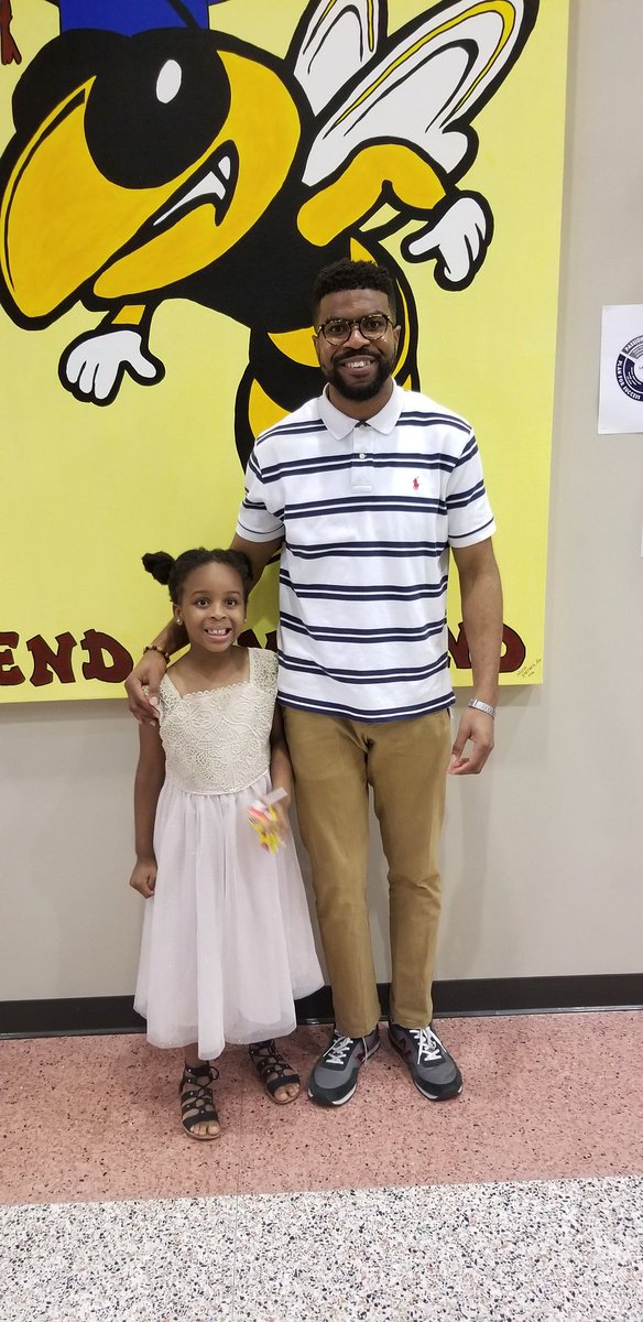 JDotOkk's tweet photo. Aaaaah, don't mind me... I'm just celebrating a young Q U E E N 👸🏾 that's been awarded a "Good Citizenship"🏅AND "Excellence in Writing" Award🏅!!!

#PrincessBri #NaijaNoGoCarryLast #EdoPOWA #BlackGirlMagic #1stGradeIsThatYouPlaya https://t.co/yyD6vSYodc