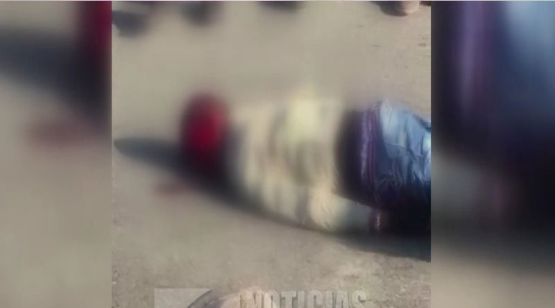 informe56rd's tweet photo. VIDEO: Dos supuestos ladrones son linchados por turba en Villa Mella. Info: https://t.co/YMLoWbAzoV

#Noticias #VillaMella #ladrones #linchados #Informe56com https://t.co/A68cqwwiYi
