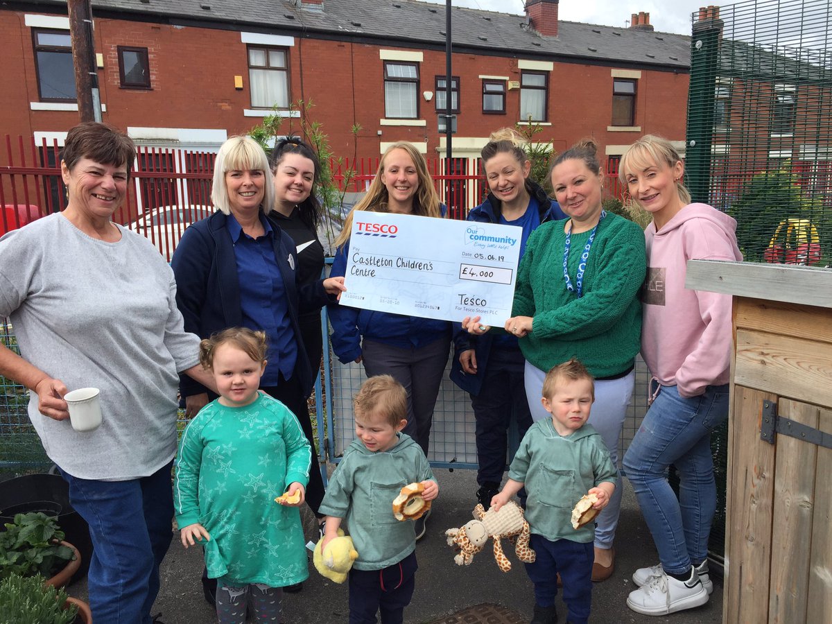 Presenting  a cheque to castleton children’s centre who won £4.000 in our bags of help community token scheme . They are improving their garden area and purchasing a mud kitchen @RochdaleOnline <a href="/tesconews/">Tesco News</a> @GroundworkGM