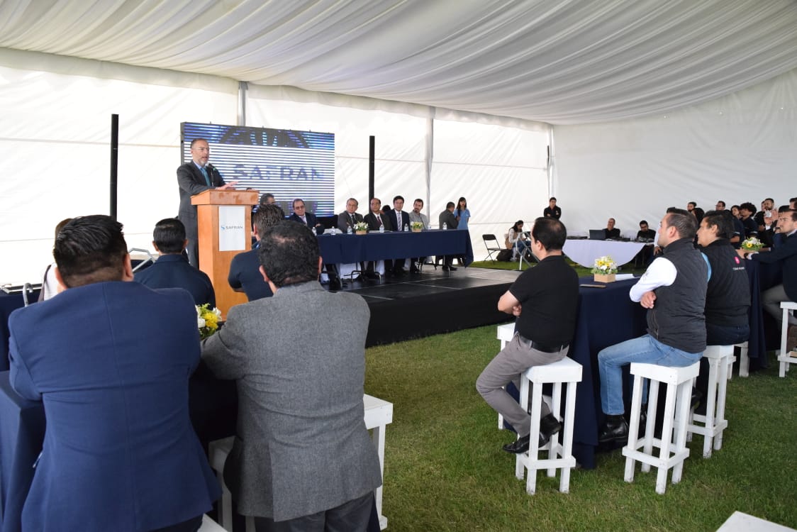 mdelprete's tweet photo. Felicito a los nuevos técnicos especializados en mantenimiento de aeronaves, fueron preparados por @SafranMexico, la #DGAC de la @SCT_mx con la colaboración de @gobqro gracias a su trabajo lo mejor de Querétaro estará saliendo al mundo. https://t.co/za5HlniFPp