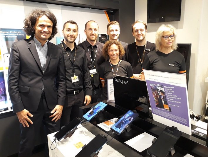 JacobsPierre's tweet photo. Merci à la très belle équipe #Orange_GrandOuest de la boutique de #Bourges pour leur sens de l'accueil et leur esprit d'initiative en faveur de nos clients #ClientInside #FierdEtreOrange https://t.co/kCv6xLeVBr