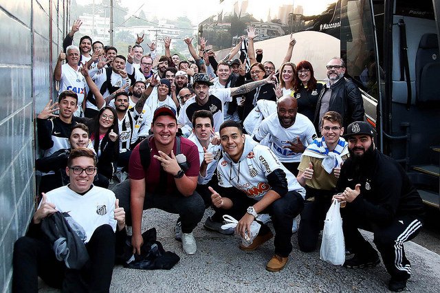 Sócios do Santos terão direito a ônibus para duelo contra o Galo, pelo Brasileirão
santistaroxo.com.br/futebol/socios…