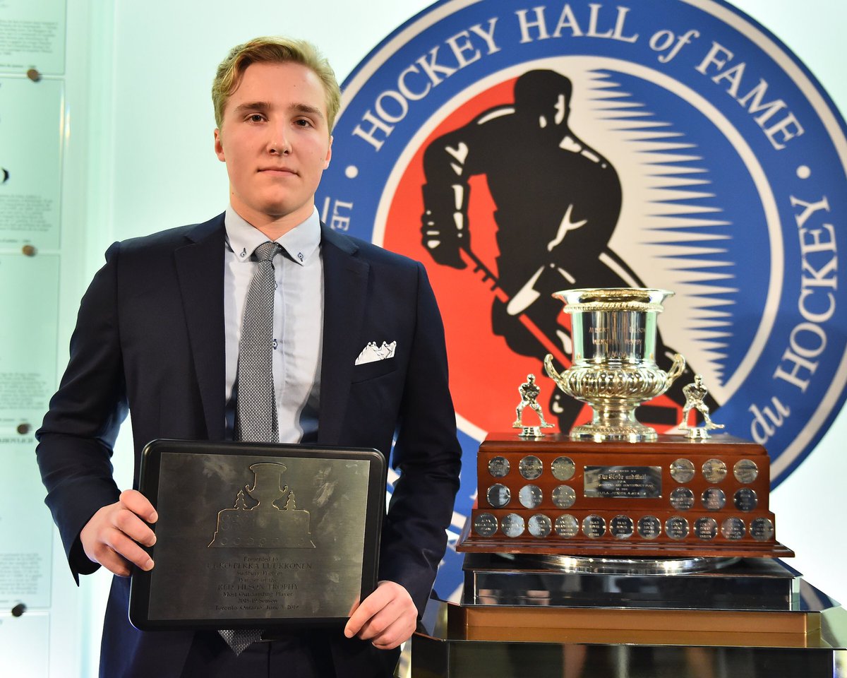 Check this guy out. 🤩

<a href="/ukkopekkaluukko/">Ukko-Pekka Luukkonen</a> received the <a href="/OHLHockey/">Ontario Hockey League</a> Most Outstanding Player and Goaltender of the Year Awards at today’s ceremony!