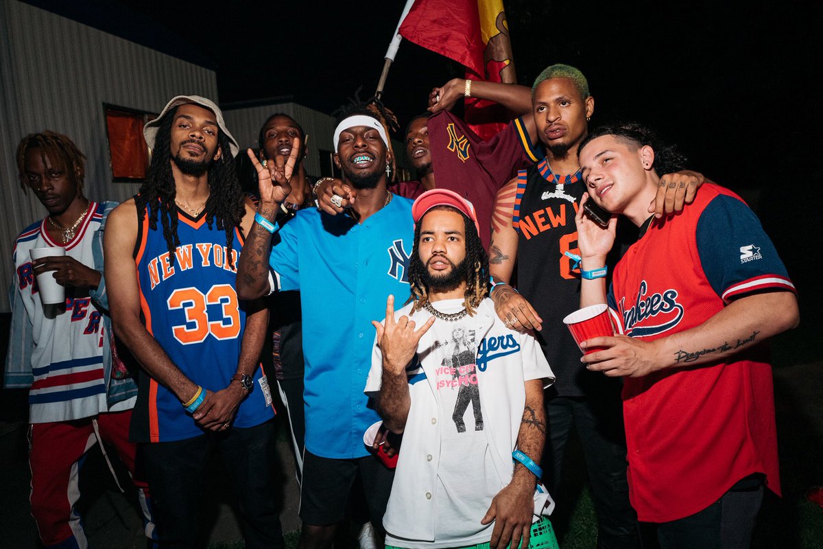 AKTHESAVIOR tweet media