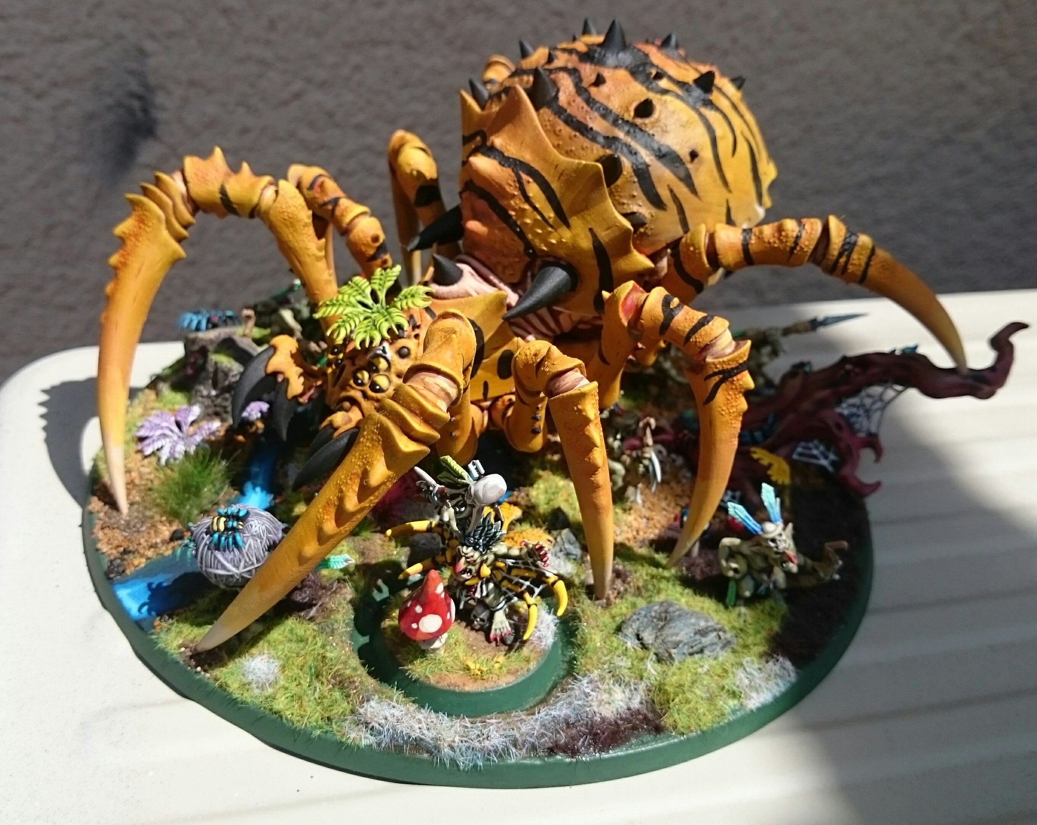 合身ufo戦士 ウェブスピナー シャーマン アラクナロック スパイダー騎乗 完成 シャーマン上に乗せずに 足元に丸く32mmベース設置用スペースを設けて脱着式に Webspinnershaman Arachnarokspider Gloomspitegitz 大蜘蛛のトラー 寝ていた