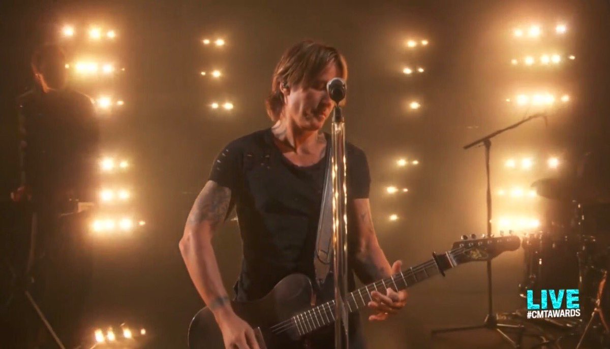 Keith Urban News Update…Keith Performs *We Were* At CMT Music Awards