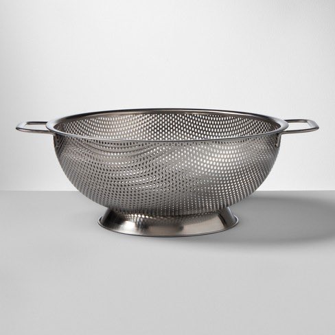 TeamInstinctRI's tweet image. YOOOO Apple deadass be selling a colander 😭😂