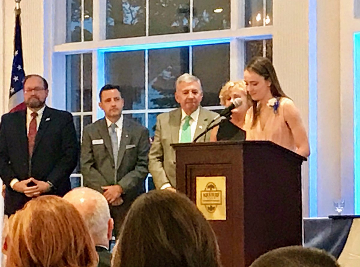 BCHSmagistra's tweet photo. Could not be more proud of the #BCHSInterAct club tonight as President Ashley Watson accepted the Outstanding Youth Community Service Award from the @BristolChamber of Commerce @BCHSprincipal @MrBroderickBCHS https://t.co/bwYhZvy8fk