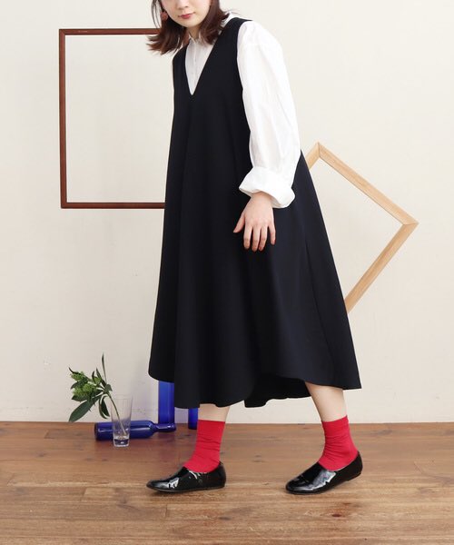 リネン 蒼井優が会見で着ていた服はyuniのワンピース じゃないんだよ 誤情報だよ Yuniが有名になるのは嬉しいけどバカ売れして全然買えなくなったら困ると思ってる私ヤバい でも本当にyuniのワンピじゃないから Vネックの深さも脇の開き方も丈感も