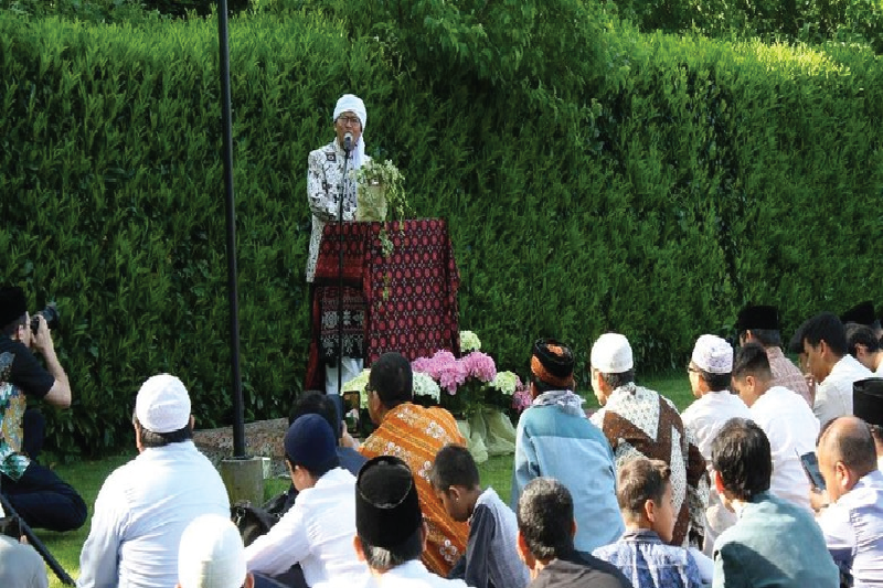 rnldandrea's tweet photo. Aa Gym Isi Ceramah Salat Id di KBRI Bern Swiss https://t.co/vBQoiYgXrm https://t.co/Yhyv4JjjCD
