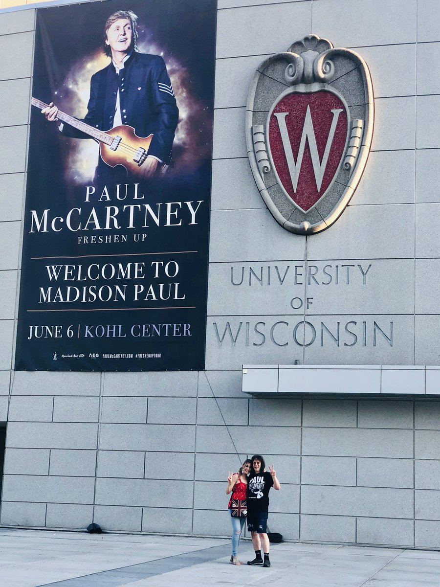 CermakElizabeth's tweet photo. @PaulMcCartney @brianrayguitar @WixWickens @ogabejr @rustyanderson1 #paulmccartney #fansontherun #freshenuptour So excited! https://t.co/fnxpPshK98