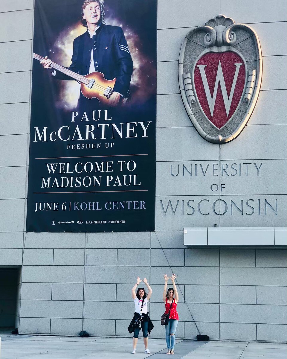 CermakElizabeth's tweet photo. @PaulMcCartney @brianrayguitar @WixWickens @ogabejr @rustyanderson1 #paulmccartney #fansontherun #freshenuptour So excited! https://t.co/fnxpPshK98