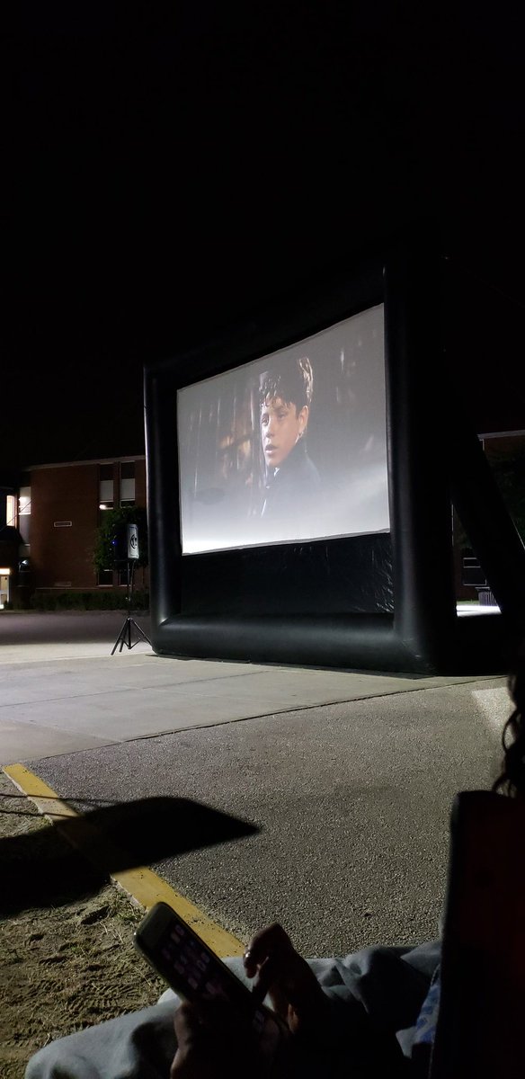 CHSCTEPathways's tweet photo. @gobluechs @CHSClippers2019 #seniorweek Outdoor movie night! Popcorn, ice cream, new blankets and the Goonies! https://t.co/XTMJWi7ghC
