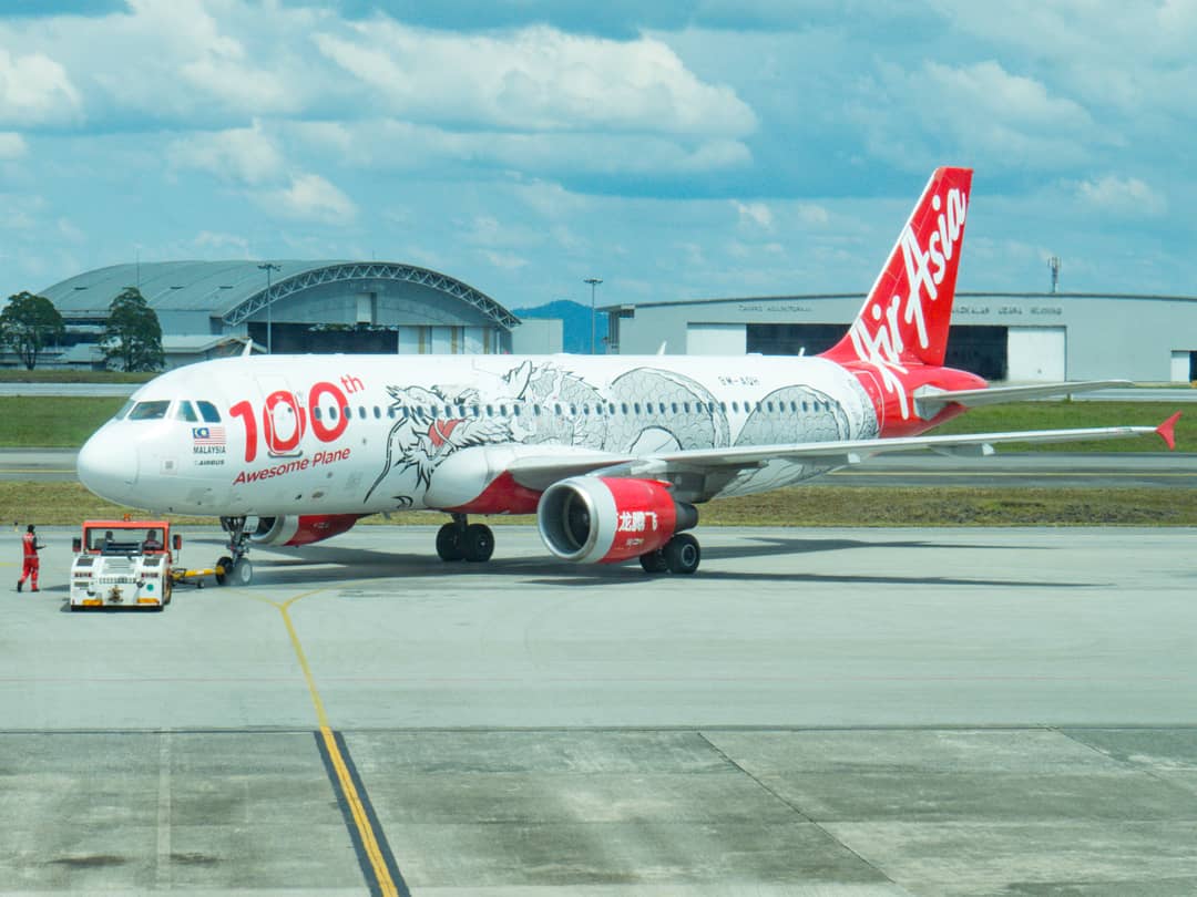 GabrielGuyut's tweet photo. ©️🇲🇾AirAsia
🆔9M-AQH
✈️Airbus A320-216
🛫Kuching International Airport-WBGG
@malaysiaairports
@airasia
.
#AirAsia #Airbus320 #9MAQH #airbusboeingaviation #airbus #kuchinginternationalairport #WBGG #malaysiaairport #avgeek #instaviation #bnospotters #wbggspotters https://t.co/01CckjauCf