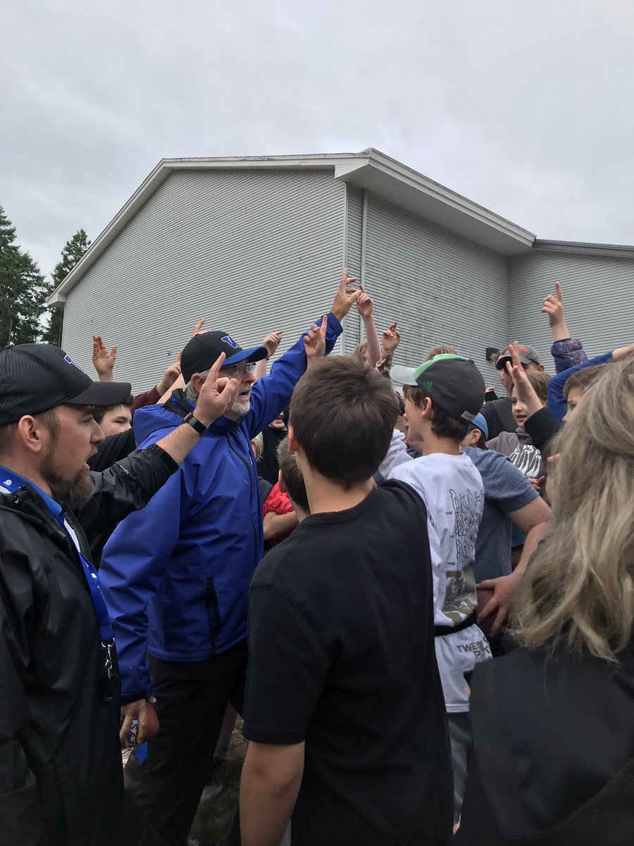 Today was Flag Football Day at EES, sponsored by Ballenas Whalers and Oceanside Community Football.  Jeremy Conn and Dan Smith, accompanied by players, taught drills that teach the skills of football. Students enjoyed playing a great game of football! <a href="/Ballenas5/">École Ballenas Secondary SD69 Qualicum</a> #erringtonpride