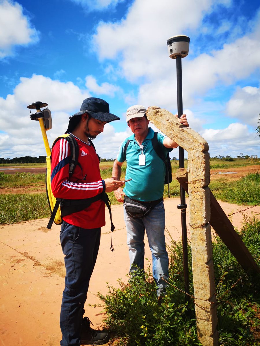LandatScaleCol's tweet photo. First field meetings in new pilot region of #LandInPeace project in the department #Vichada. Good vibe, beautiful people and an immense area! Vamos! 
Primeras mediciones en la nueva zona piloto #Vichada del proyecto #tierraenpaz. Buena energía, gente linda y mucha tierra! Vamos! https://t.co/6Oht8yvPjC