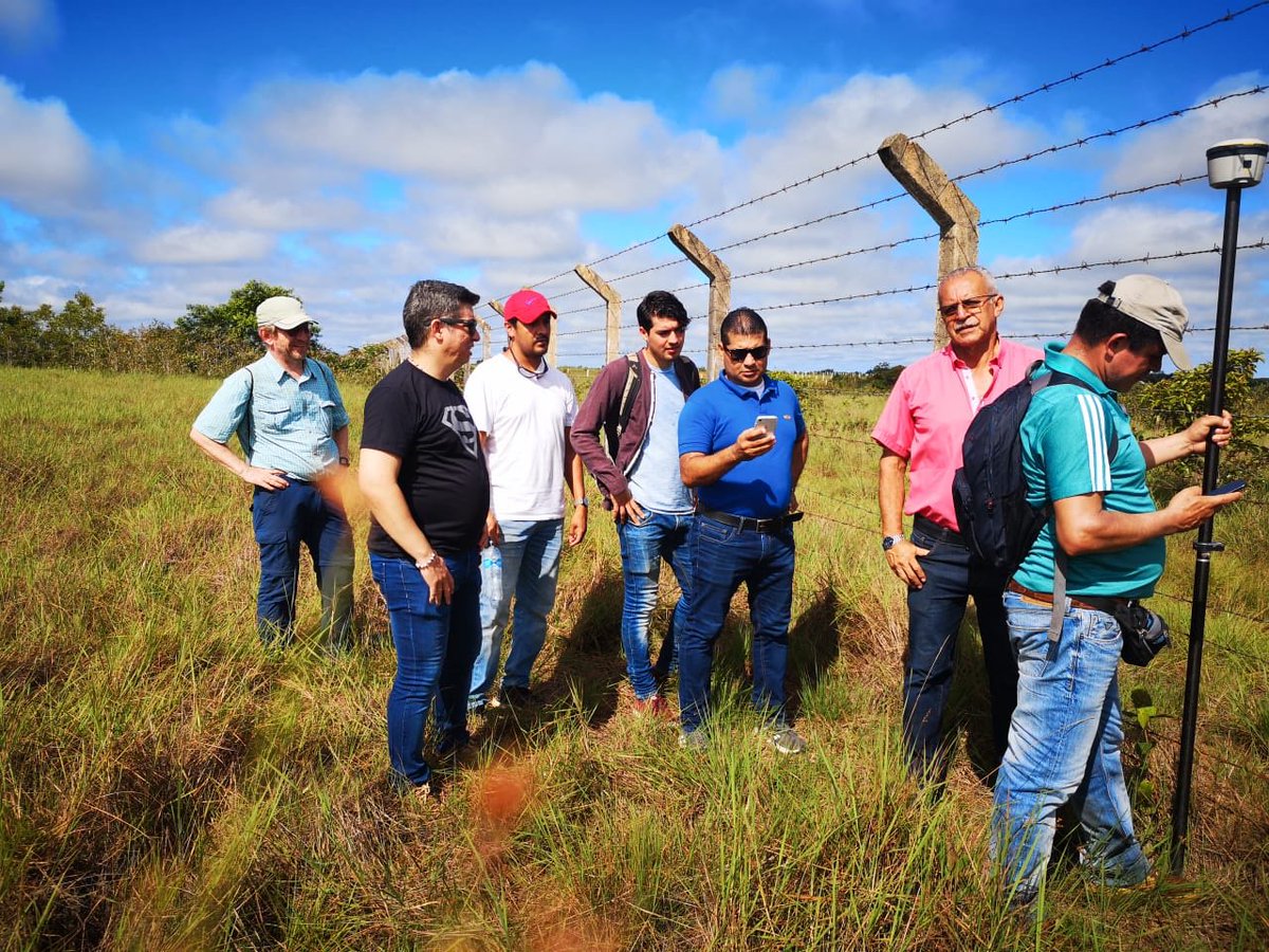 LandatScaleCol's tweet photo. First field meetings in new pilot region of #LandInPeace project in the department #Vichada. Good vibe, beautiful people and an immense area! Vamos! 
Primeras mediciones en la nueva zona piloto #Vichada del proyecto #tierraenpaz. Buena energía, gente linda y mucha tierra! Vamos! https://t.co/6Oht8yvPjC