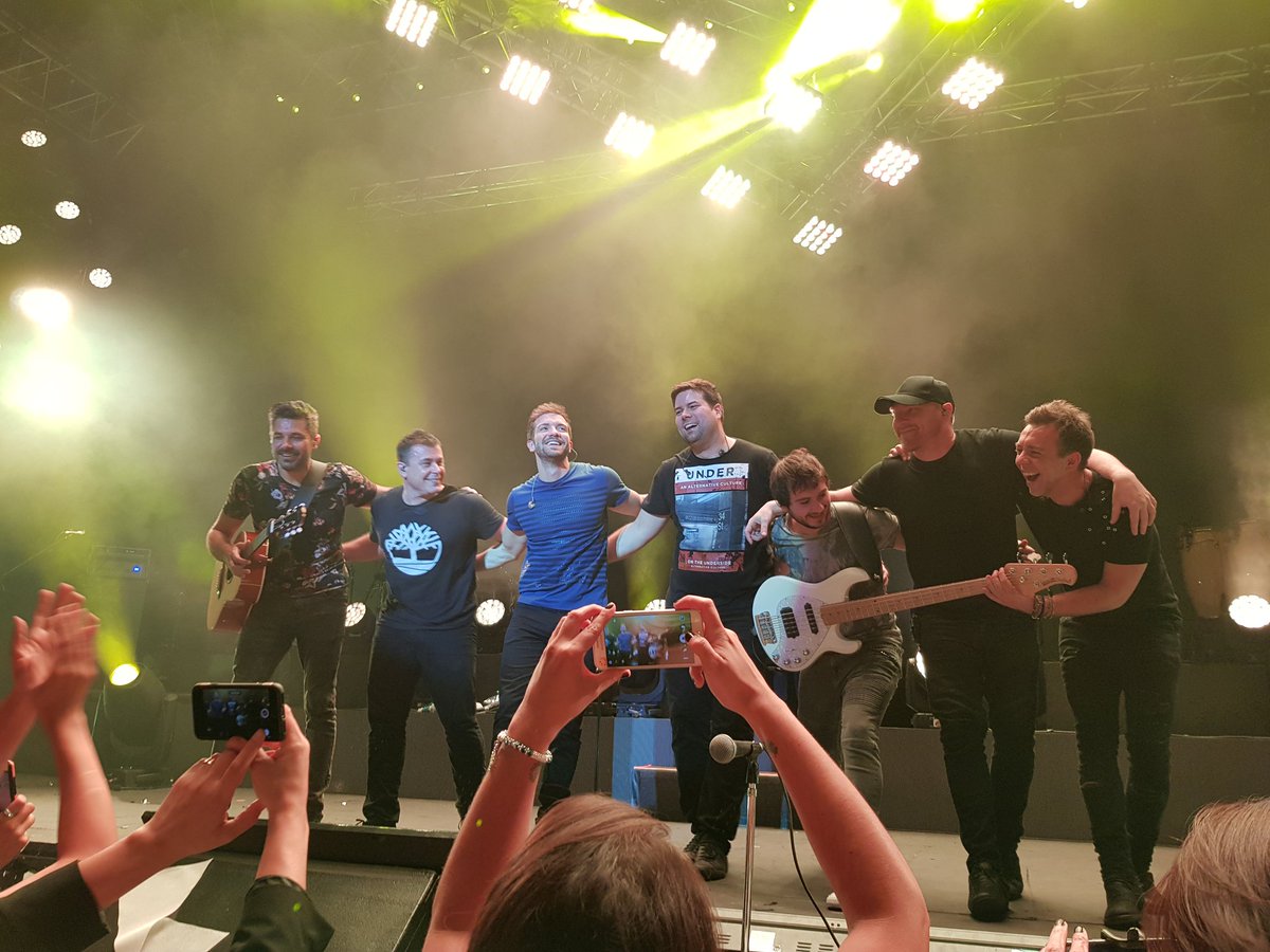 Ferchuzaa's tweet image. Y es que si... SON EL MEJOR EQUIPO QUE HAY! #ElTourPrometoSeráEterno @pabloalboran