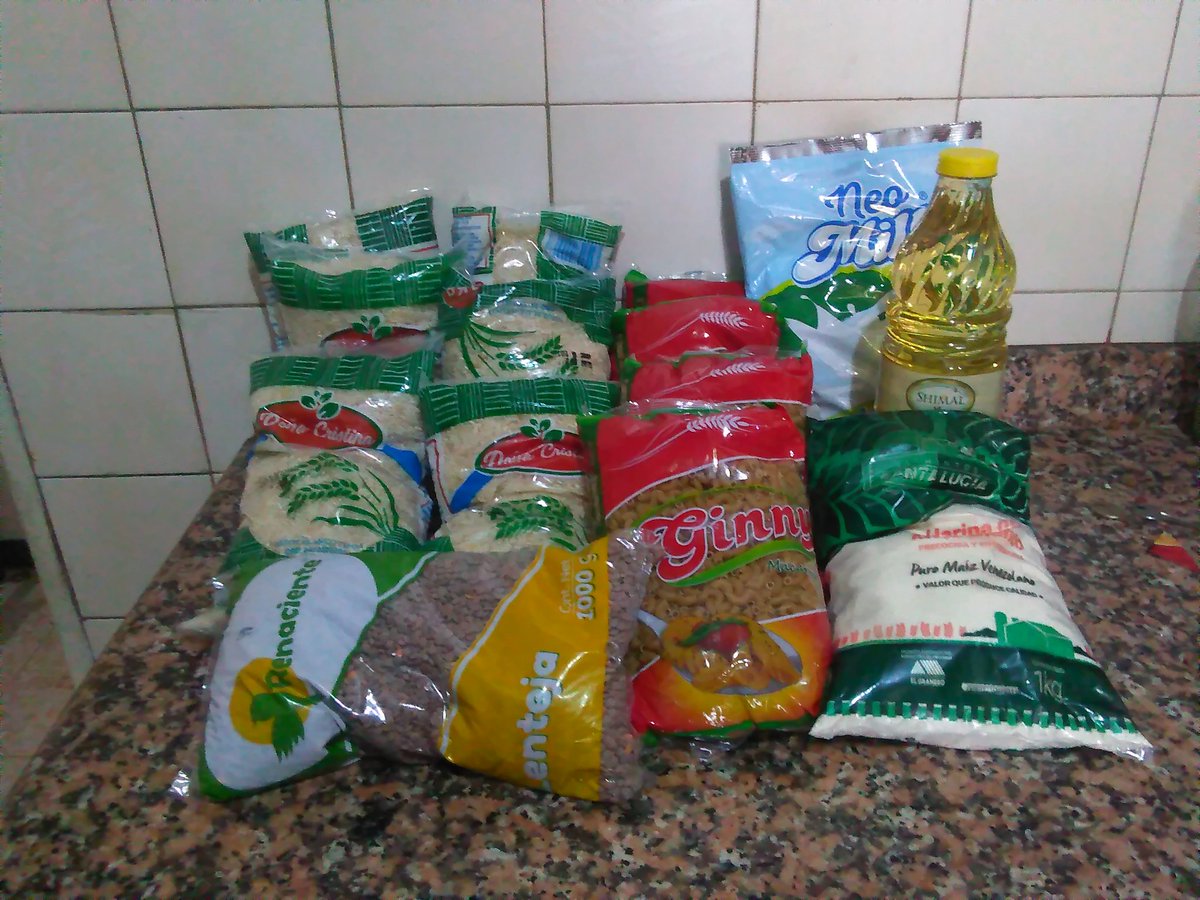 Buenas tardes a los que vean estás imágenes son los productos que vinieron en la caja Clap del mes en Guarenas - Urb.El Calvario, la caja sin identificación de Clap