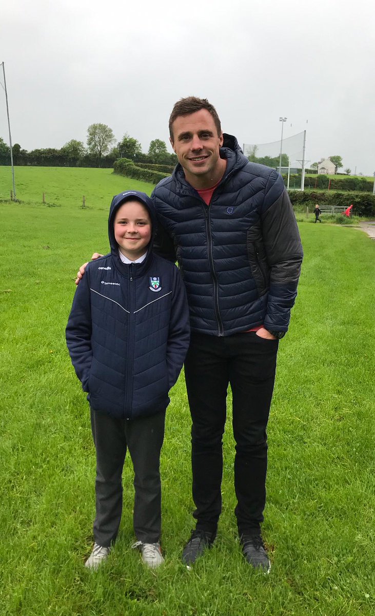 Our juvenile players were delighted to welcome a very special visitor this evening! Thanks @TommyBowe for popping by and taking the time to chat with our youngest players. They were delighted you visited! Look forward to next episode of #ThatOneDay with @eirSport

@EmyvaleLGFC