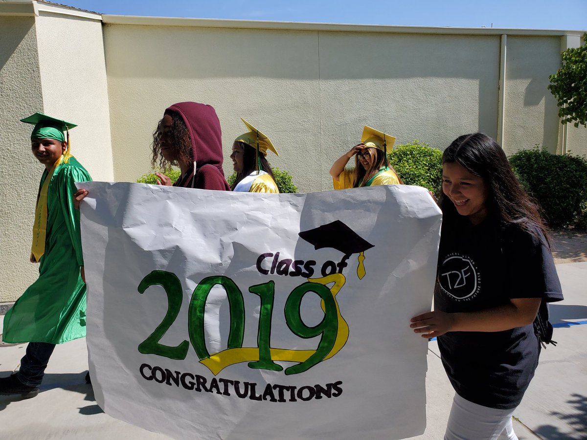 TehipiteBobcats's tweet photo. #GradWalks today! Great to see our former Bobcats! We are proud of you! @TheRHSRiders #FresnoUnifiedIAmReady ππ https://t.co/5DrHSQmMGB