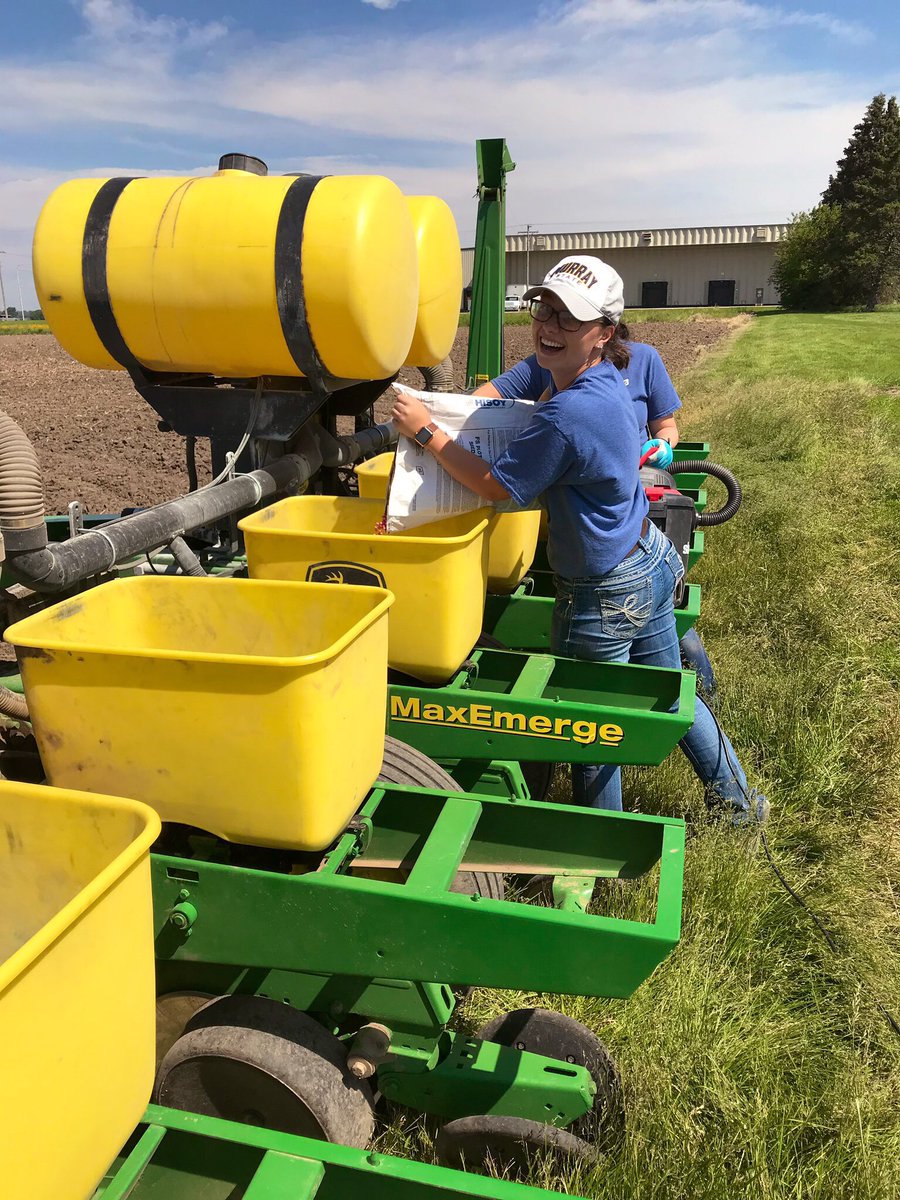 My face shows you just how much I’m loving this summer! #internship2019 #plant19