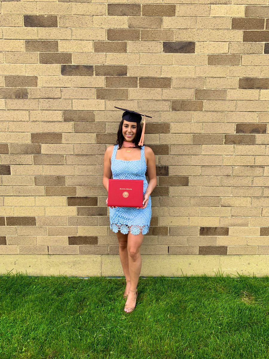 alejaah_'s tweet photo. I always told myself that I needed to get my Masters degree by the time I turned 25 and it’s been hard af for me to go to school while working full-time and having financial instability but I FINALLY FCKIN DID ITTTTTT so don’t mind me if I spam ur newsfeed for a bit 😅 https://t.co/G2ZnrAL5Xs